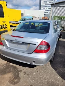 Mercedes E200 Kompressor W211 Unfallauto - Bild 1 von 7