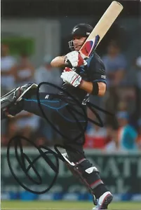 NEW ZEALAND CRICKET: BRENDON McCULLUM SIGNED 6x4 ODI ACTION PHOTO+COA - Picture 1 of 1