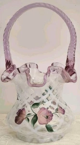 Cesta de enrejado pintada a mano Fenton Art Glass 1995 serie Lynn Fenton Signature  - Imagen 1 de 13