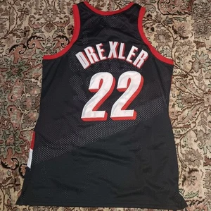 Camiseta deportiva de baloncesto mediana Portland Trail Blazers Clyde Drexler #22 negra de la NBA nueva - Imagen 1 de 2