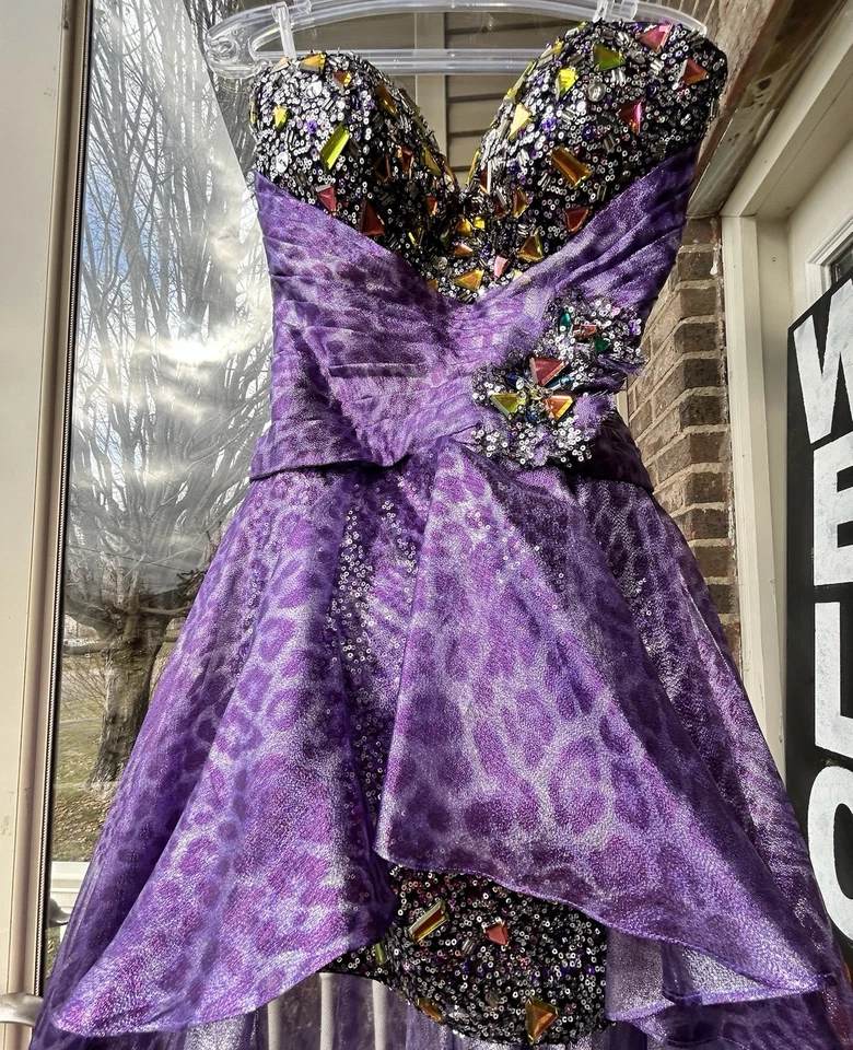 Ropa formal alta/baja de Riva Designs talla 10. Cheetah púrpura con top/falda con cuentas Foto 1 de 4