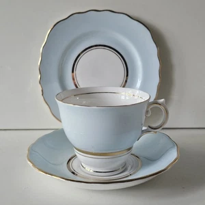 Vintage Colclough Baby Blue Harlekin Teetasse + Untertasse + Beilagenteller Trio  - Bild 1 von 6