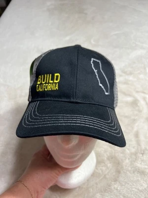 Sombrero de camionero John Deere "Build California" negro y gris Foto 1 de 4