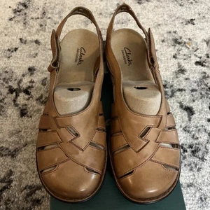 Clarks Bendables Women Tan Criss Cross Strap Leather Sandals Shoes 10-11W *NEW* - Picture 1 of 9