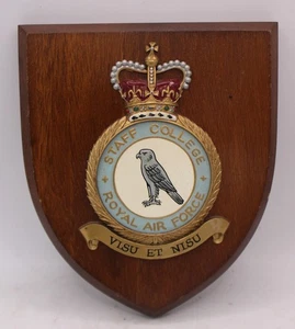 Escudo de placa de pared de desorden de personal de la Royal Air Force College - Imagen 1 de 2