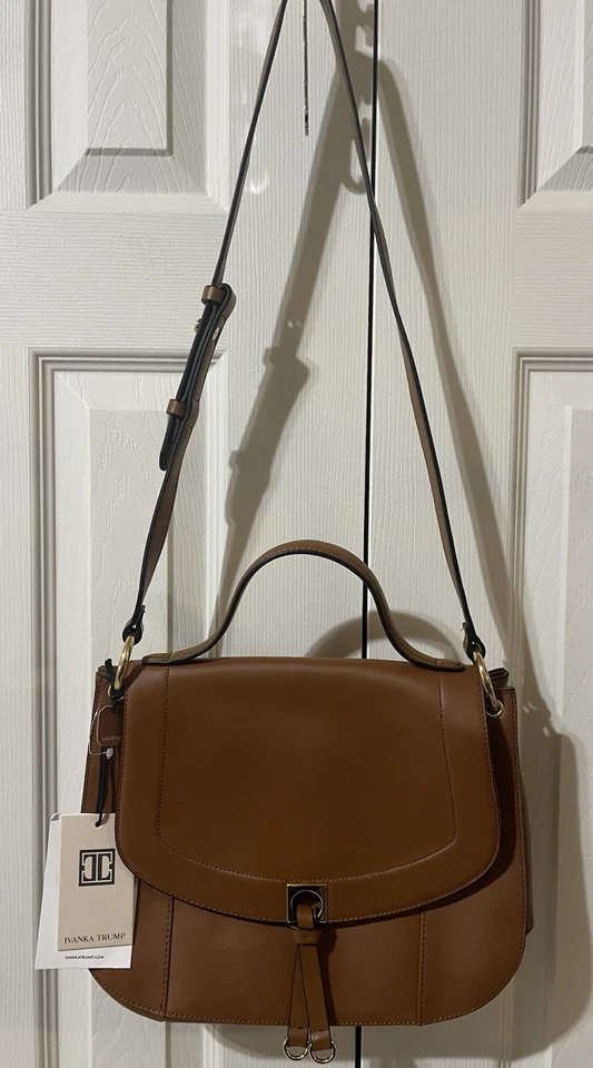 Bolso de Mano Ivanka Trump Cuero Claudia Tostado Estilo Alforja NUEVO $395 Foto 1 de 4