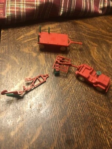 O/S - Plasticville - #1302 Farm Implement - Red -Green Parts Missing . No Box - Picture 1 of 2