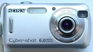 Sony Cyber-Shot DSC-S600 6MP 3xZoom Silver Digital Camera & Case - Picture 1 of 15