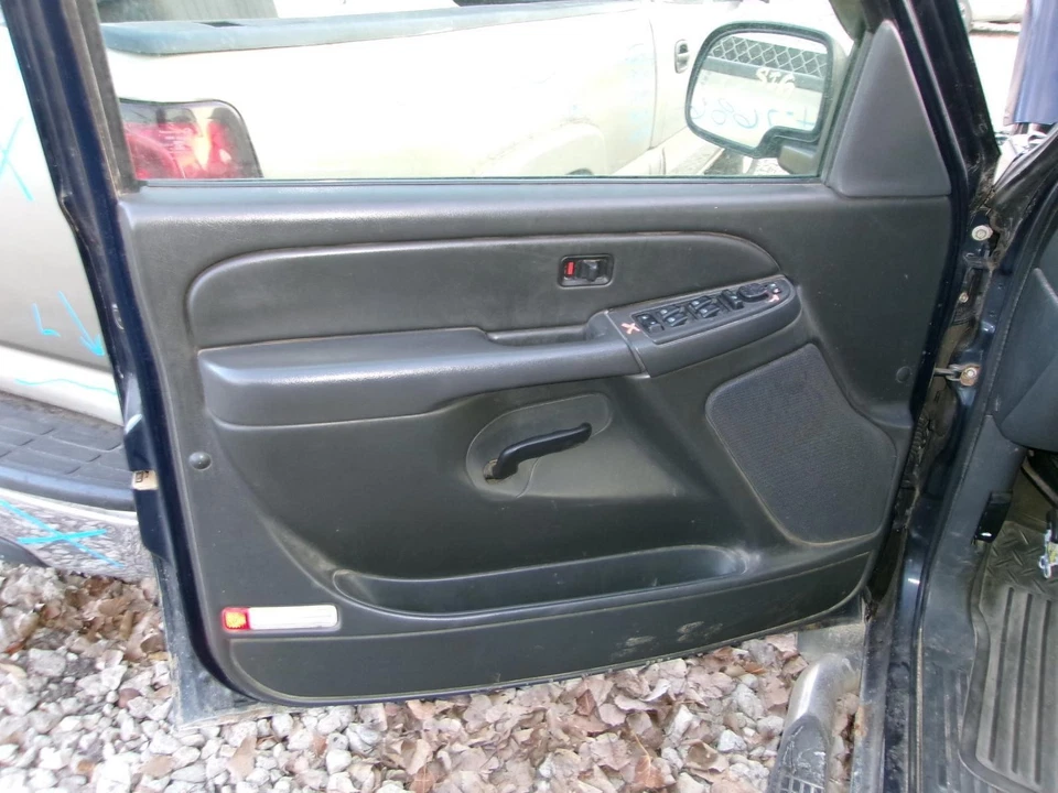 Used Front Left Door Interior Trim Panel fits: 2006 Chevrolet Silverado 1500 pic Foto 1 de 4