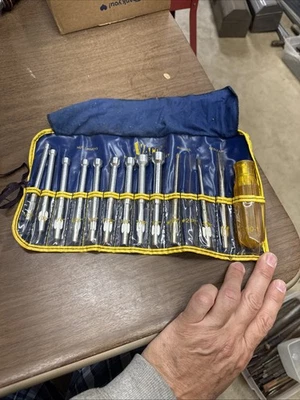 VACO USA Nº 900000 Juego de destornilladores y destornilladores de tuercas de 13 piezas con rollo de herramientas de vinilo Foto 1 de 4