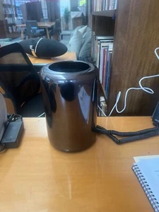 Apple Mac Pro 2013 - Picture 1 of 3