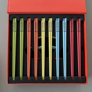 Juego de palillos/cucharas coloridas Le Creuset nuevo - Imagen 1 de 4