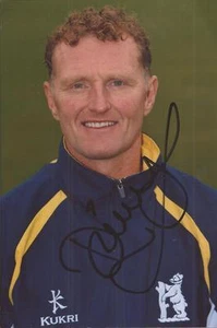 WARWICKSHIRE CRICKET* DOUGIE BROWN SIGNED 6x4 PORTRAIT PHOTO+COA - Picture 1 of 1