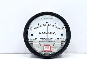 DWYER 2320 DIFFERENTIAL PRESSURE GAUGE 10 INCH-H2O, -6.67 TO 60°C, 1/8" FNPT - Picture 1 of 7