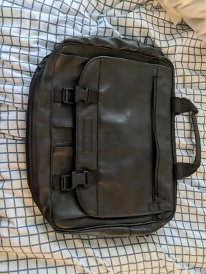 Bolso/estuche de transporte para computadora portátil Renwick (cuero sintético negro)  Foto 1 de 3