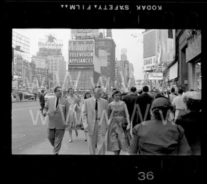 Negativo fotográfico antiguo 1954 Times Square W 49th St Theaters Manhattan Nueva York 35 mm C22 - Imagen 1 de 1