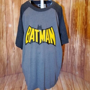 Batman Short Sleeve T-Shirt Sz Large - Picture 1 of 3