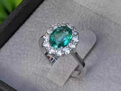 Помолвочное кольцо из чистого белого золота 14 карат с натуральным изумрудом и бриллиантом овальной огранки 3 карата - Изображение 1 из 4