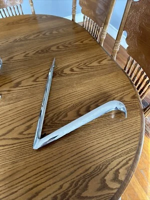 Cadillac 1958 sedán Deville Quater moldura de aleta de cola Foto 1 de 4