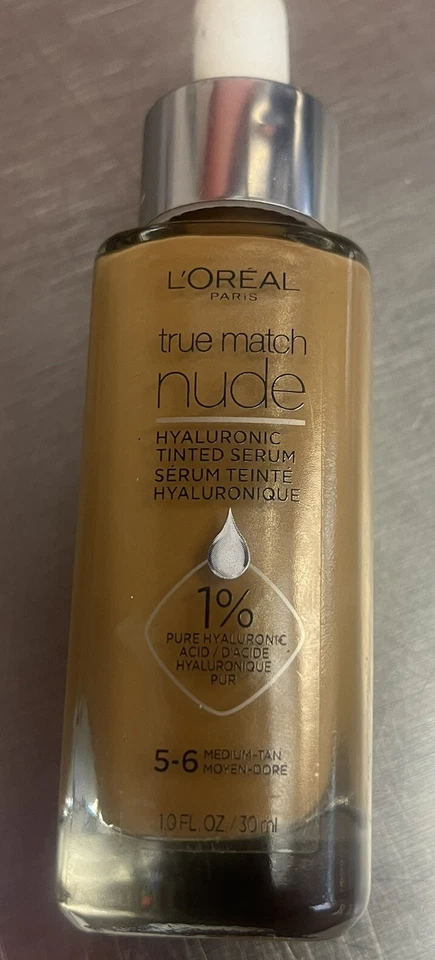 Base en suero tintado hialurónico L'Oreal Paris True Match Nude, 5-6 bronceado medio Foto 1 de 1
