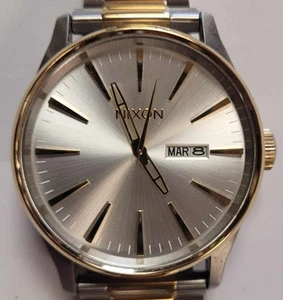 Nixon - The Sentry SS 42MM Men’s Day/Date Stainless/Gold Tone - Gold Dial Watch - Bild 1 von 7