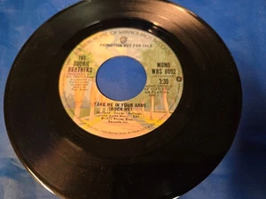 THE DOOBIE BROTHERS - take me in your arms / - 7" VINYL SINGLE - Picture 1 of 3
