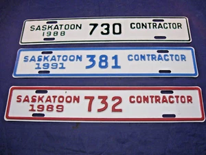 LOTTO 3 ATTACCHI TARGA SASKATOON SASKATCHEWAN 1988, 1989, 1991 - Foto 1 di 2