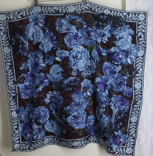 Estate Vintage Gucci 35" Floral Électrique Soie Violet Bleu Floral Écharpe Wrap Ravissante
