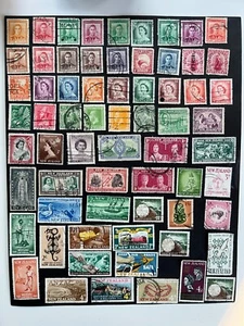 VINTAGE NEUSEELAND BRIEFMARKENSAMMLUNG - 66 VERSCHIEDENE BRIEFMARKEN - KEINE DOPPELTEN - Bild 1 von 5