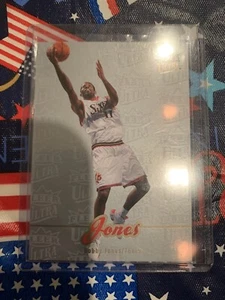 2017-18 Fleer Platinum Medallion 76ers Bobby Jones /25 - Picture 1 of 2