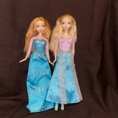 Puppen Anna Und Elsa Eiskönigin Disney Mattel Wie Barbie Mit Kleidung - Bild 1 von 4