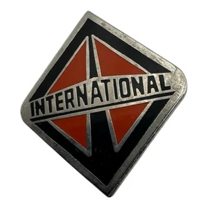 Vintage International Truck Logo Lapel Pin Red Black Enamel 0.5” - Bild 1 von 4