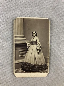 CDV de mujer hermosa de la era de la Guerra Civil - Imagen 1 de 3