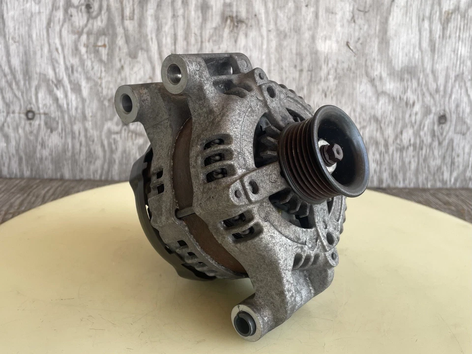 Alternador Chrysler 300 SRT8 2005-2007 genuino OEM DENSO 6,1 L Hemi hecho en Japón Foto 1 de 4