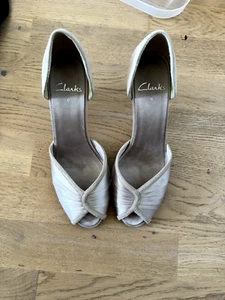 Clarks Nude Fabric & Grey Suede Peep Toe D'Orsay Shoes - Size UK 6 - Picture 1 of 4
