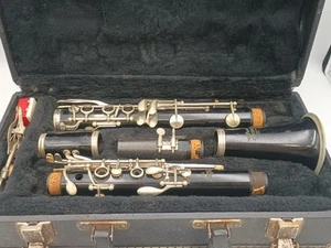 Linton USA 10 1O Clarinet In Case For Parts Or Repair Needs Pads & Corks - Picture 1 of 13