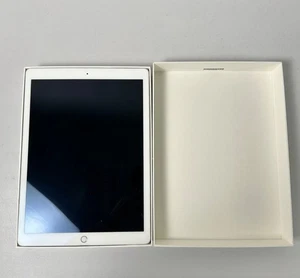 Apple iPad Pro 12,9 pollici 1a generazione A1584 Wi-FI 32 GB argento ML0G2LL/A - LEGGI - Foto 1 di 15