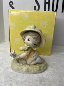 Precious Moments 928550 The lord Is Always Bee Side Us 2001 - Bild 1 von 4