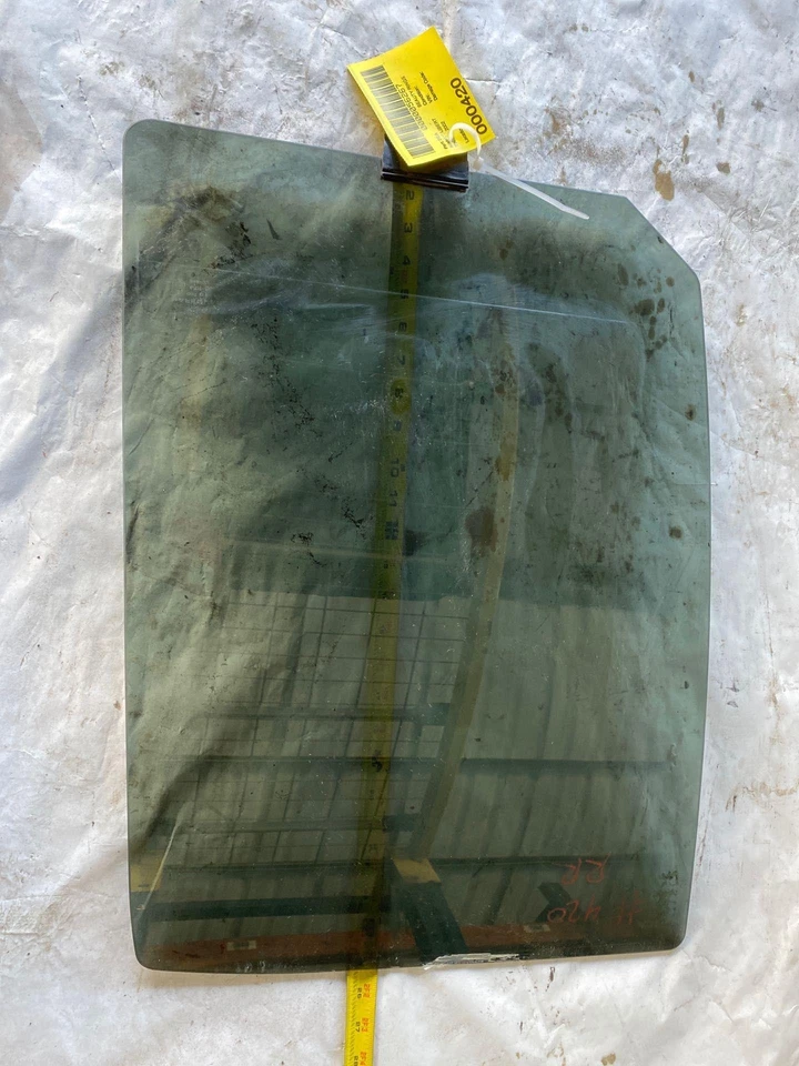 Jeep Liberty 2002-2006 vagón 4 puertas puerta trasera ventana de vidrio lado derecho del pasajero Foto 1 de 4