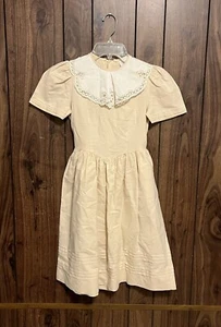 Whitney's Linen And Lace Ltd Girls Beige Short Sleeve White Collar Bib Dress 10 - Picture 1 of 9