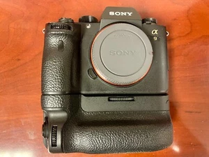 Sony Alpha A9 BODY+ POWER GRIP IN GREAT WORKING ORDER!! 0423r0824R - Picture 1 of 12