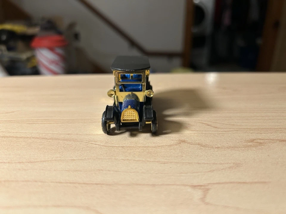 Coche Mercedes de alta velocidad suelto Foto 1 de 4