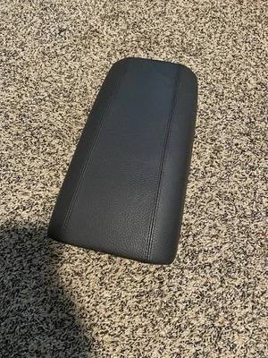  99-06 VOLVO S80 Center Console Lid Armrest Arm Rest Black OEM - Image 1 of 4