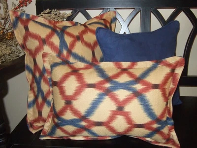 Juego de fundas de almohada de gamuza sintética IKAT y borde con brida, azul real, óxido, bronceado  Foto 1 de 3