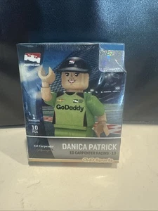 Danica Patrick Go Daddy Mini Oyosports Figur Neu, Versiegelt.  Ed Carpenter Racing - Bild 1 von 3