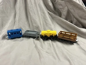 Thomas Engine Trackmaster Konvolut 4 verschiedene Güterwagen Begleitwagen Tankwagen - Bild 1 von 11