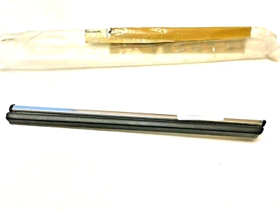 FORD TAUNUS & CORTINA 1977-79 ОТДЕЛКА ПЕРЕДНЕГО КРЫЛА НИЖНИЙ ЗАДНИЙ RH #1573667 - Изображение 1 из 4