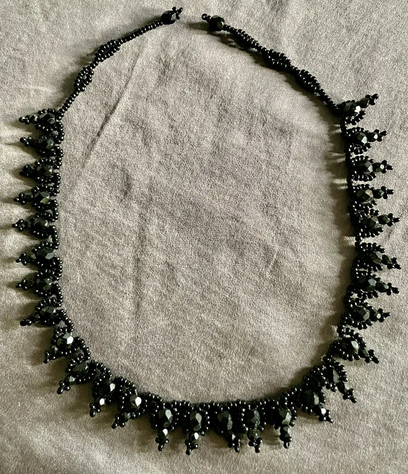 Collar Gargantilla Hecho a Mano Artesanal Vintage Estilo Gótico Cuentas Negras ÚNICO EN SU CLASE Foto 1 de 3