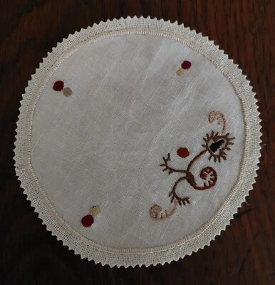 Napperon vintage lin blanc brodé 13 cm - Photo 1/2