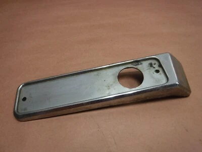 Jeep Grand Wagoneer 74-91 Front Passenger Marker Light Base Free Ship - Image 1 of 4